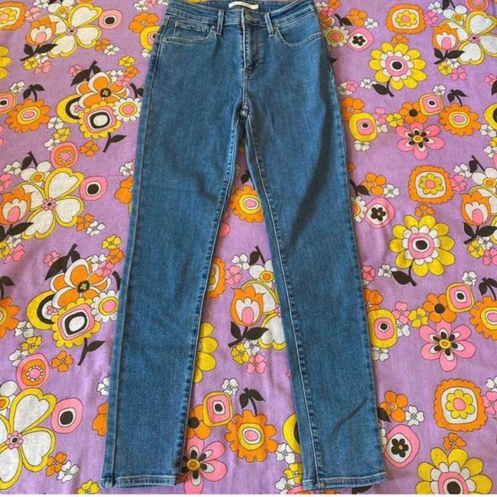 Levi's 
Classic
Skinny 
High waist
Size womens US 26